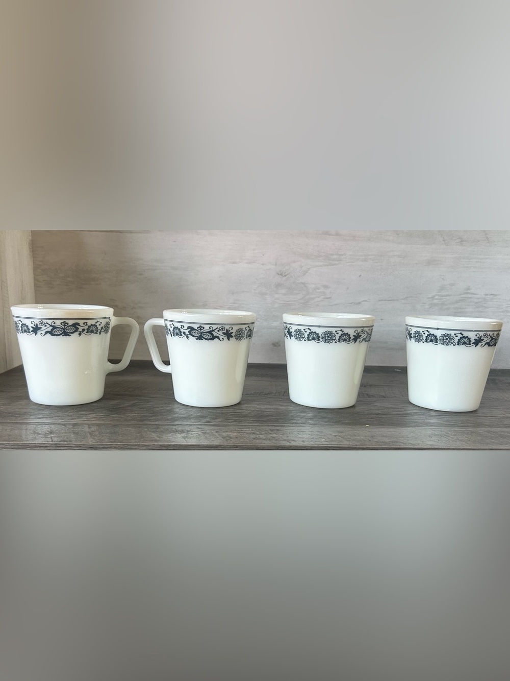 Vintage PYREX “ old town blue “ glass mugs x4